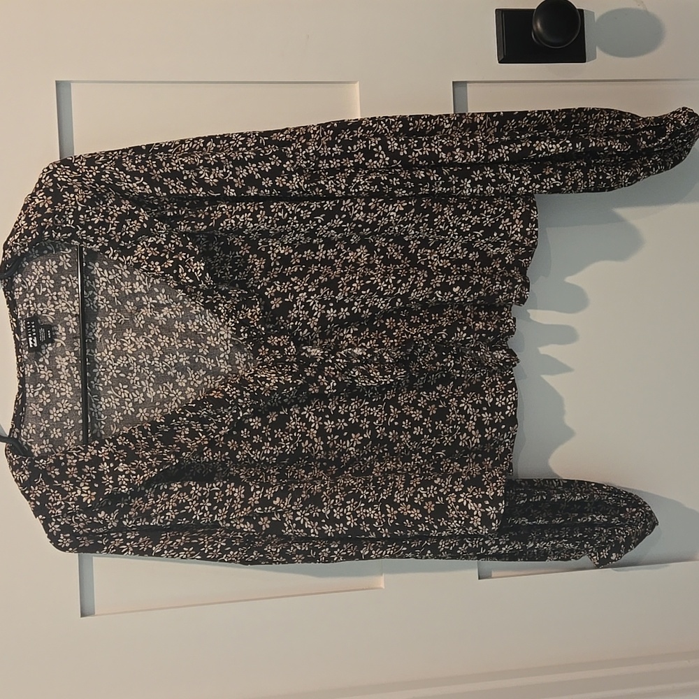 Billabong Black Floral Meant To BE Long Sleeve Boho Top Size Medium Womens